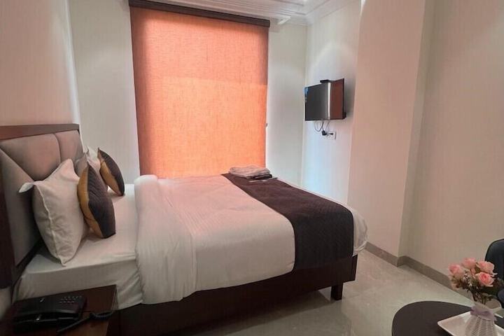 Room 4 of 11