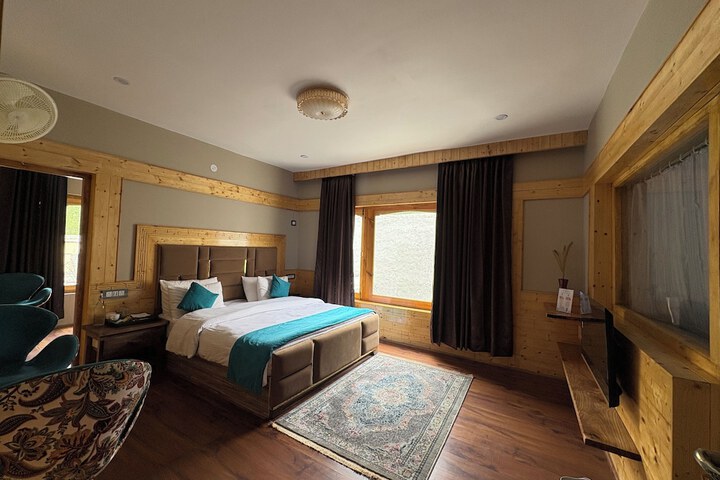 Room 9 of 31