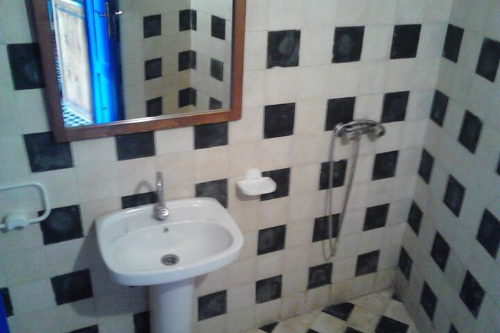 Room 30 of 48
