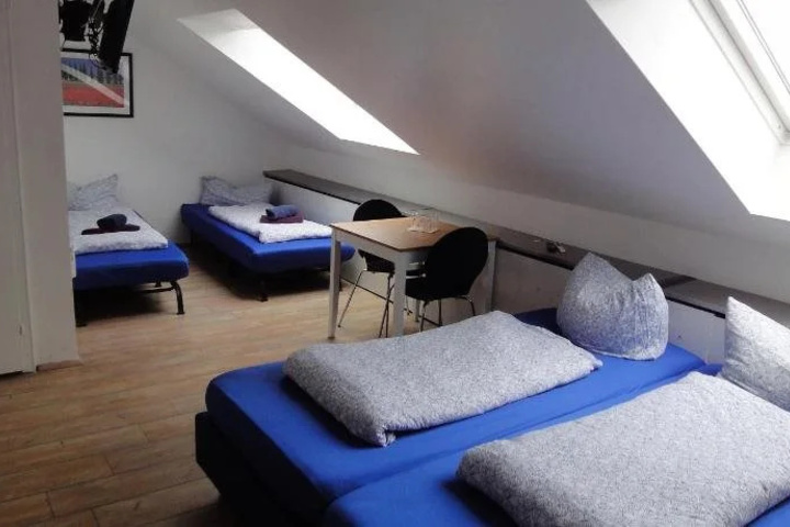 Room 6 of 16