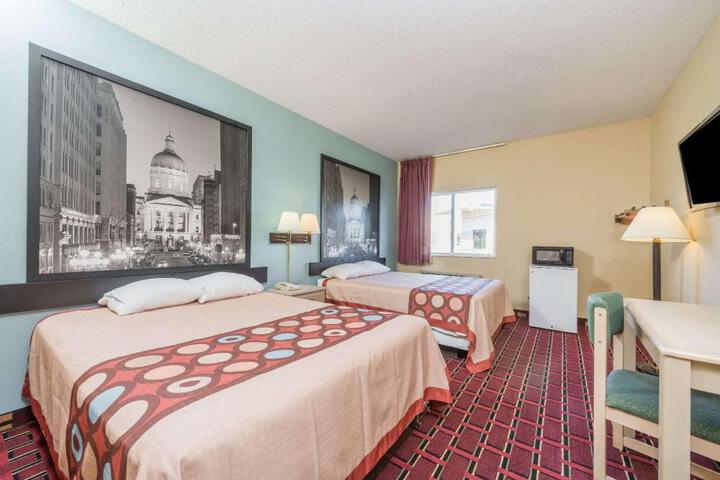 1 Queen Bed (5 of 13)