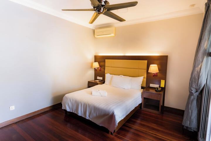 Room 2 of 23