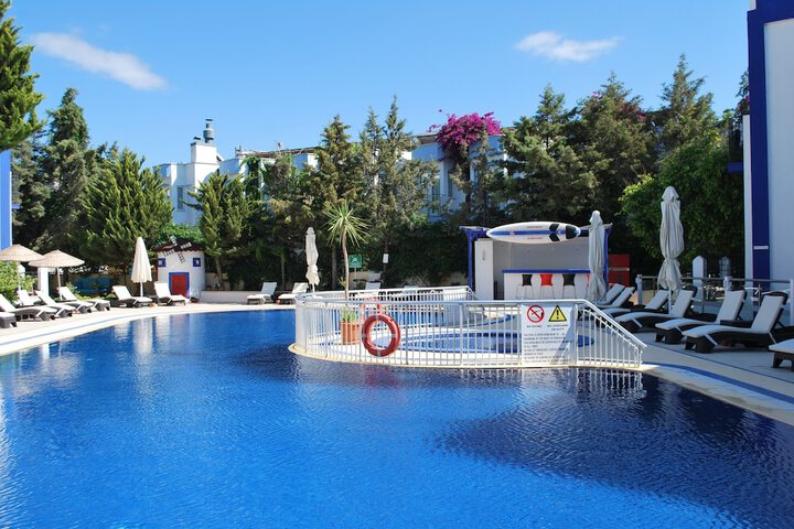 Hotel Pool