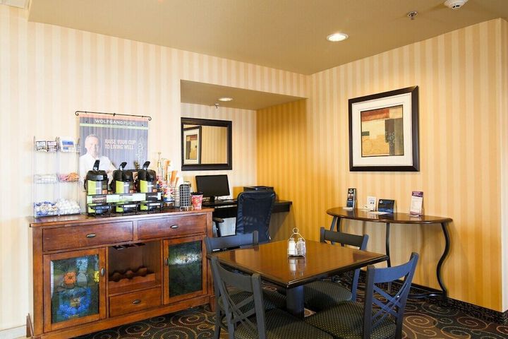 Business Center 19 of 20