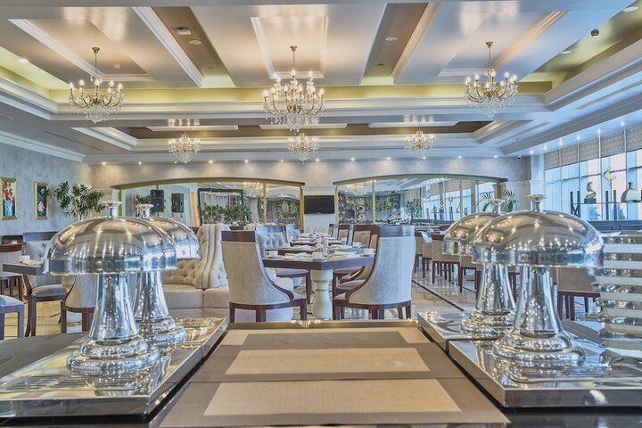 Dining 90 of 120
