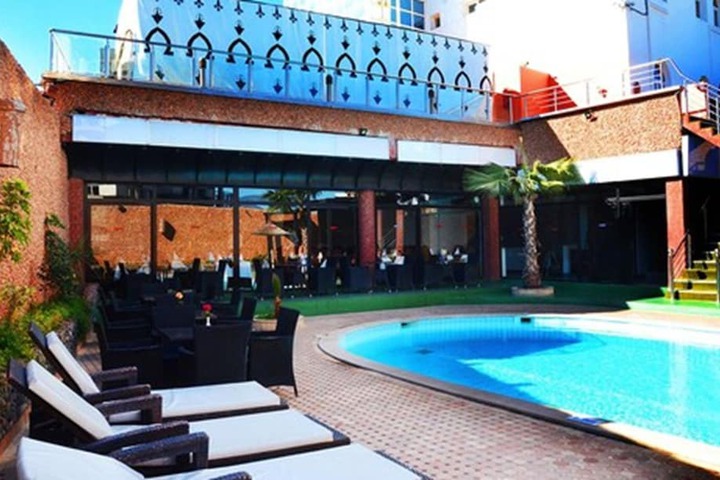 Hotel Pool