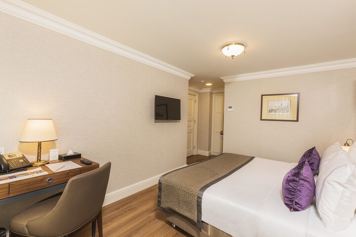 Room 6 of 46