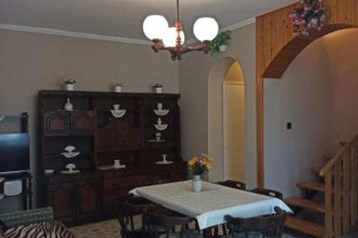 Room 4 of 24