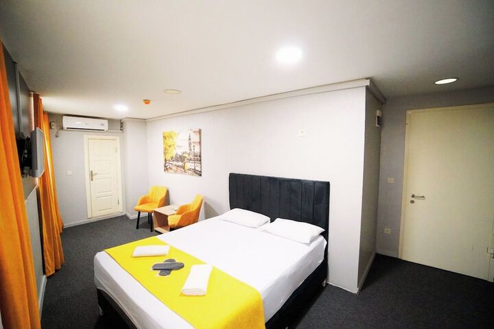 Room 2 of 20