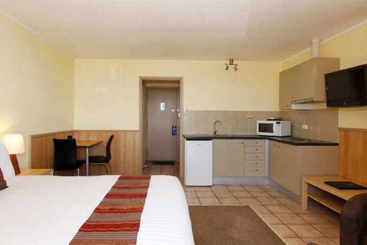Room 10 of 33
