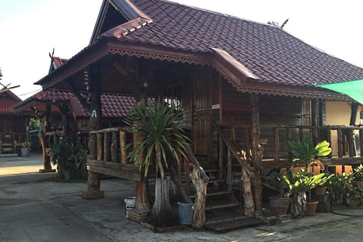 Ruenmai Homestay Lahansai