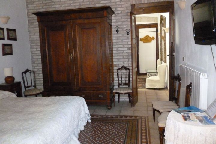 Room 12 of 42