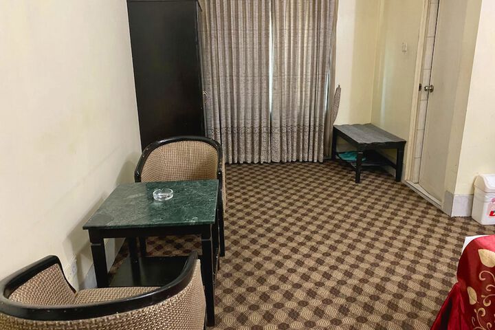 Room 11 of 23