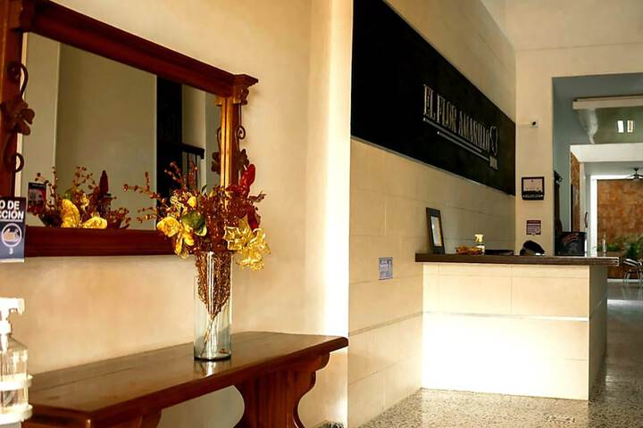HOTEL EL FLOR AMARILLO