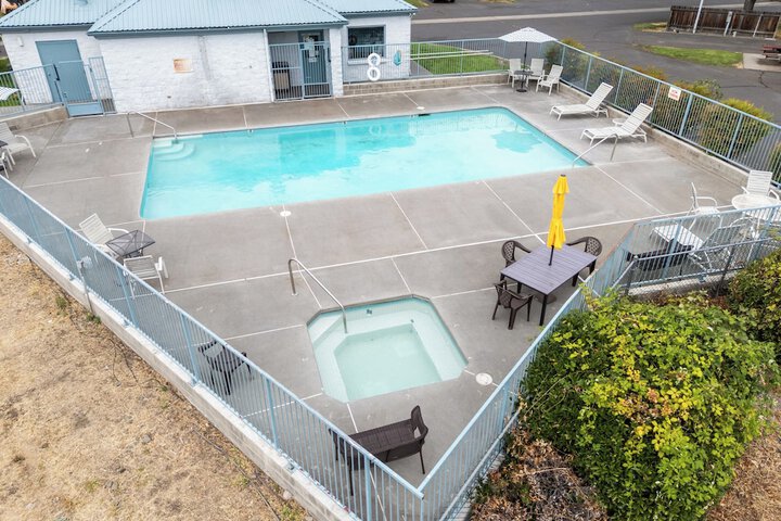 Pools & Facilities
