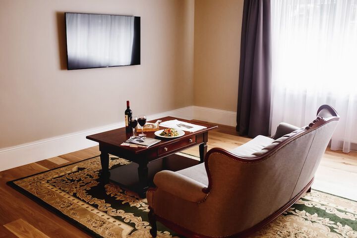 Room 7 of 42