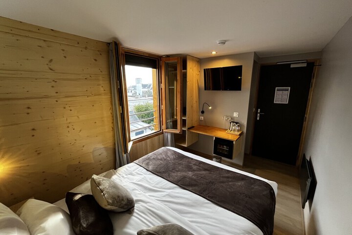 Room 28 of 50