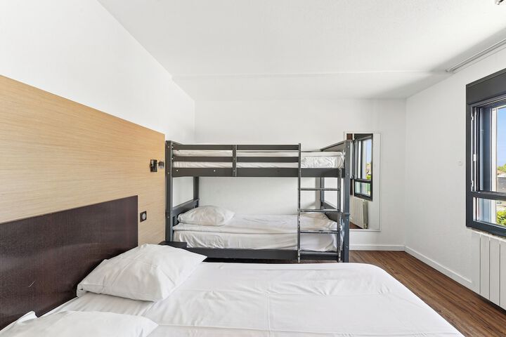 Room 13 of 28