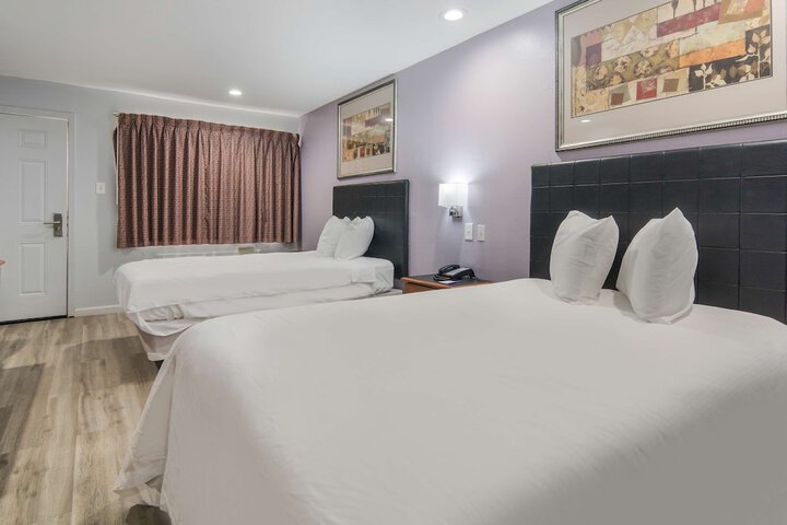 2 Double Beds (7 of 15)