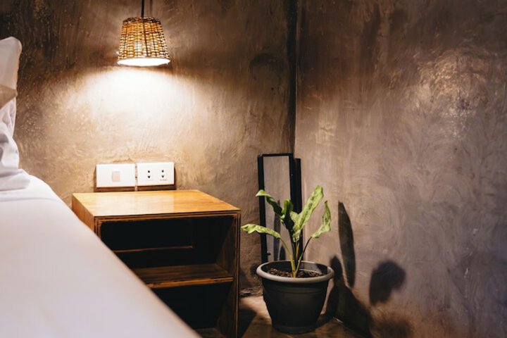 Room 5 of 32