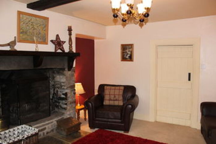 Lounge 6 of 37