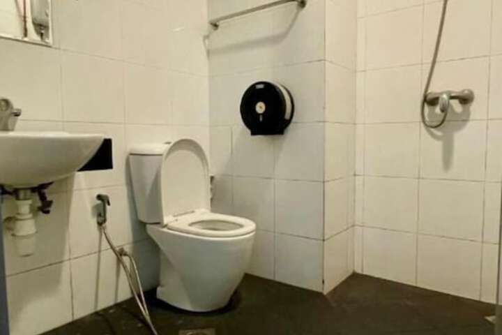 Room 7 of 9
