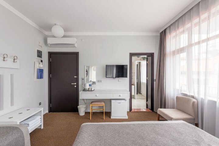 Room 25 of 87