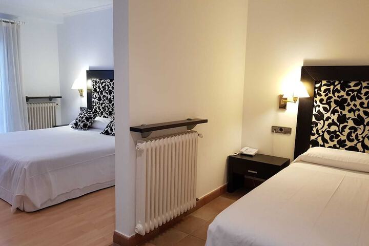 Room 22 of 102