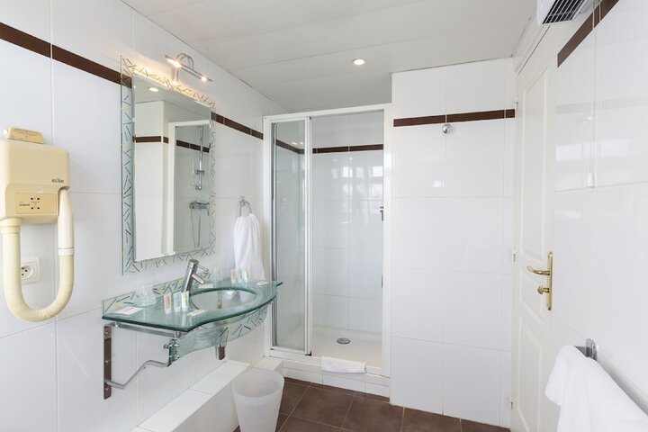 Bathroom Interior Photo
