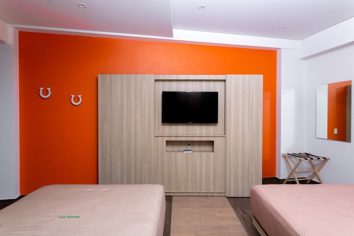 Room 9 of 36
