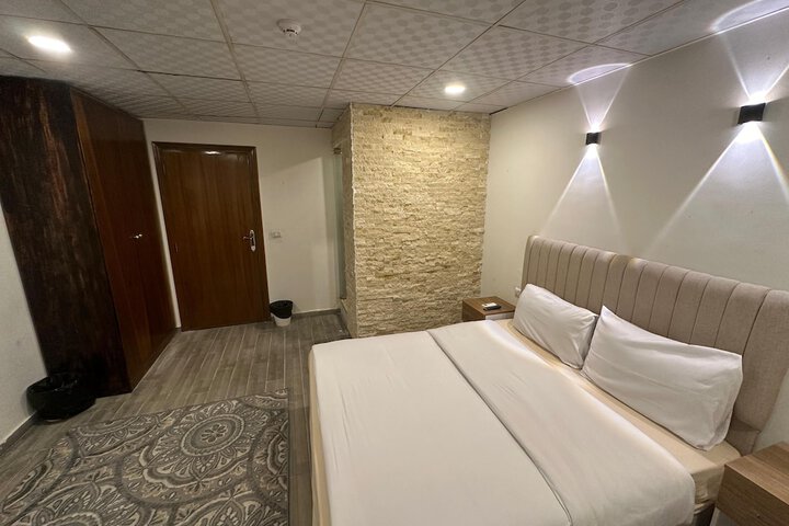 Room 8 of 46