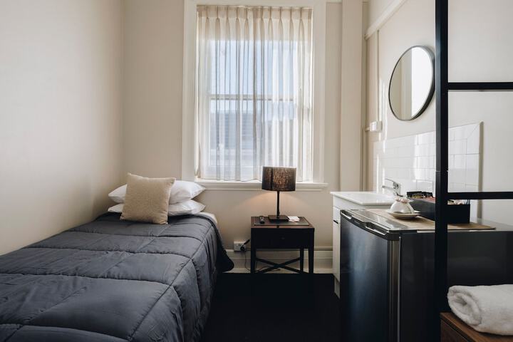 Room 16 of 42