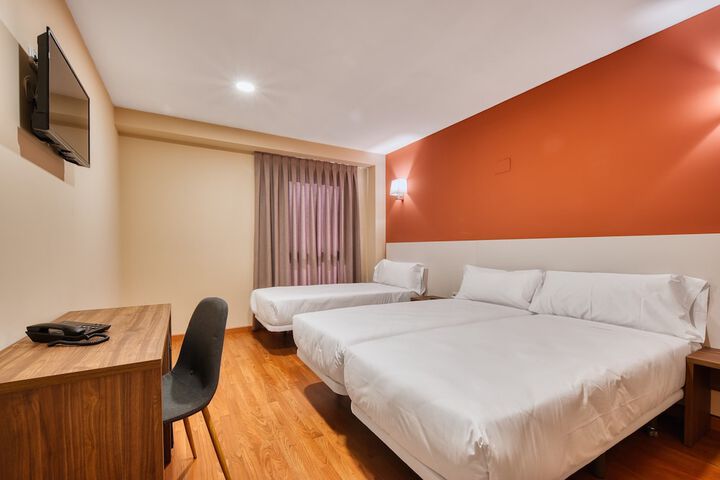 Room 13 of 21