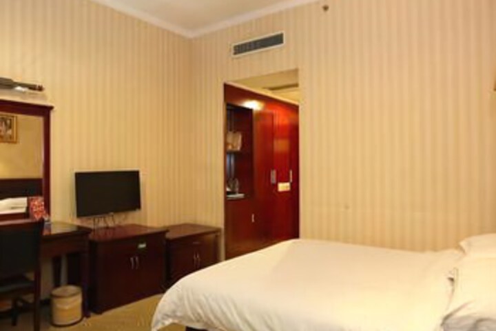 Room 6 of 8