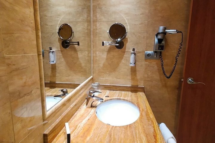 Room 19 of 38