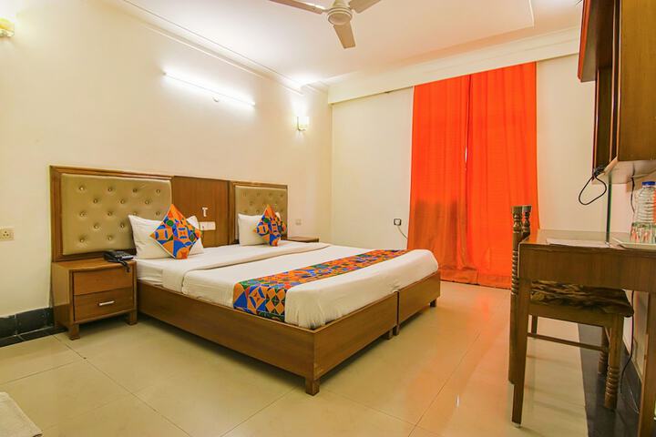 Room 19 of 28