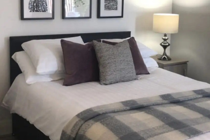 Room 8 of 33
