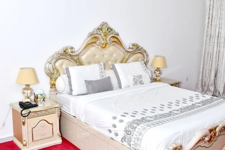 Room 9 of 29