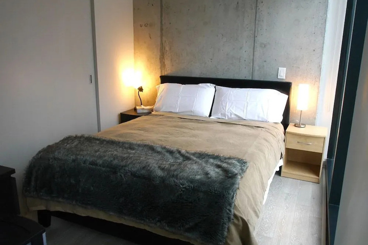 Room 10 of 13