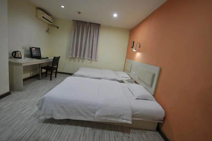 Room 2 of 6