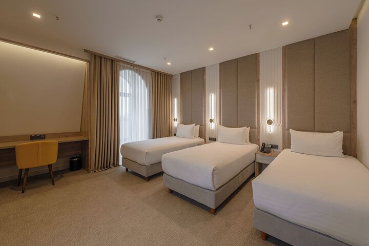 Room 3 of 43