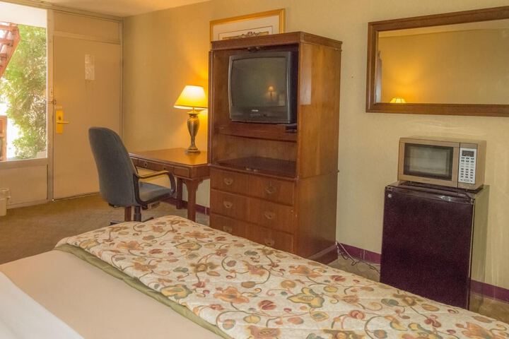 Room 6 of 27