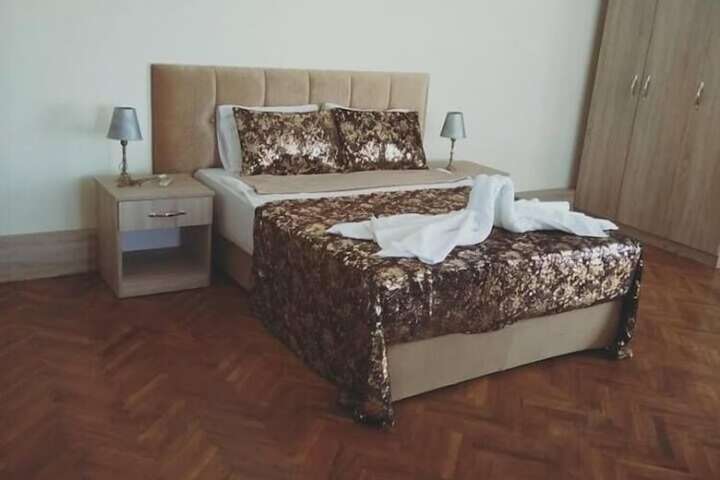 Room 12 of 30