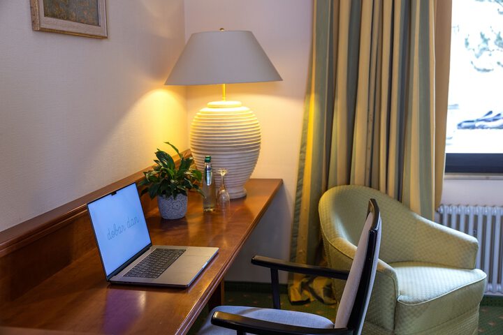 Room 17 of 41