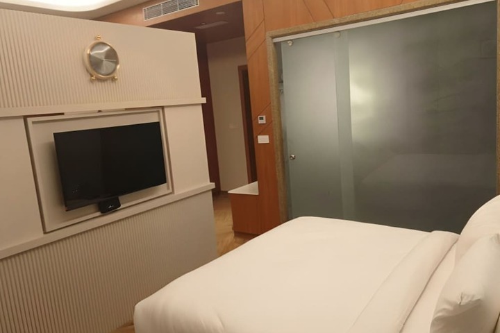 Room 8 of 29