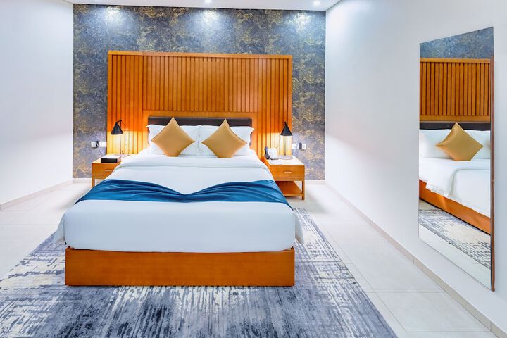 Room 4 of 33