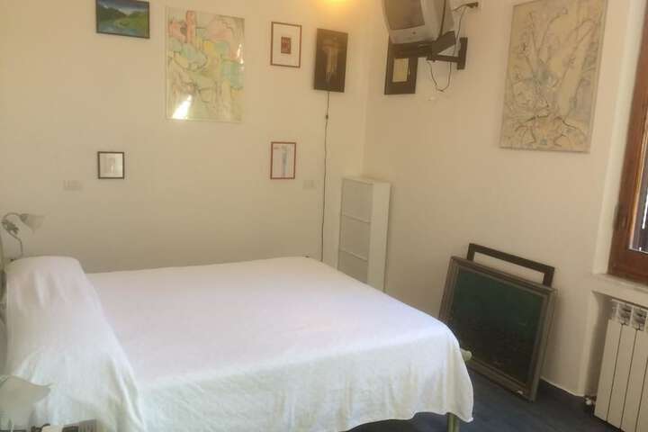 Room 10 of 38