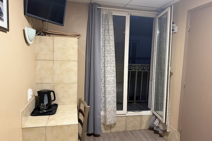 Room 7 of 32