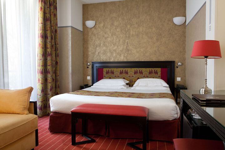 Room 6 of 33