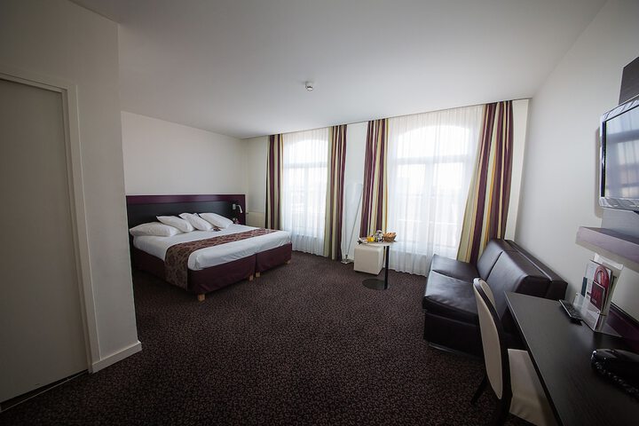 Room 4 of 81